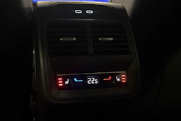 valkoinen Volkswagen Passat 2025 kuva 21.