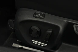 valkoinen Volkswagen Passat 2025 kuva 23.