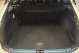 valkoinen Volkswagen Passat 2025 kuva 24.