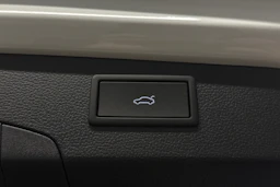 valkoinen Volkswagen Passat 2025 kuva 25.