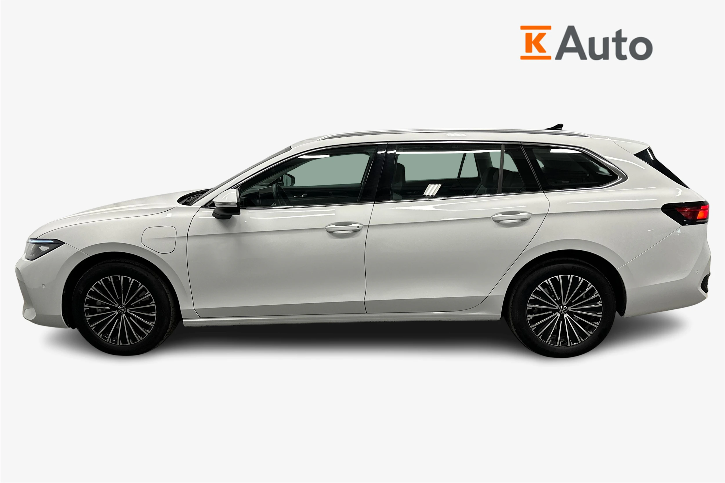 valkoinen Volkswagen Passat 2025 kuva 7.