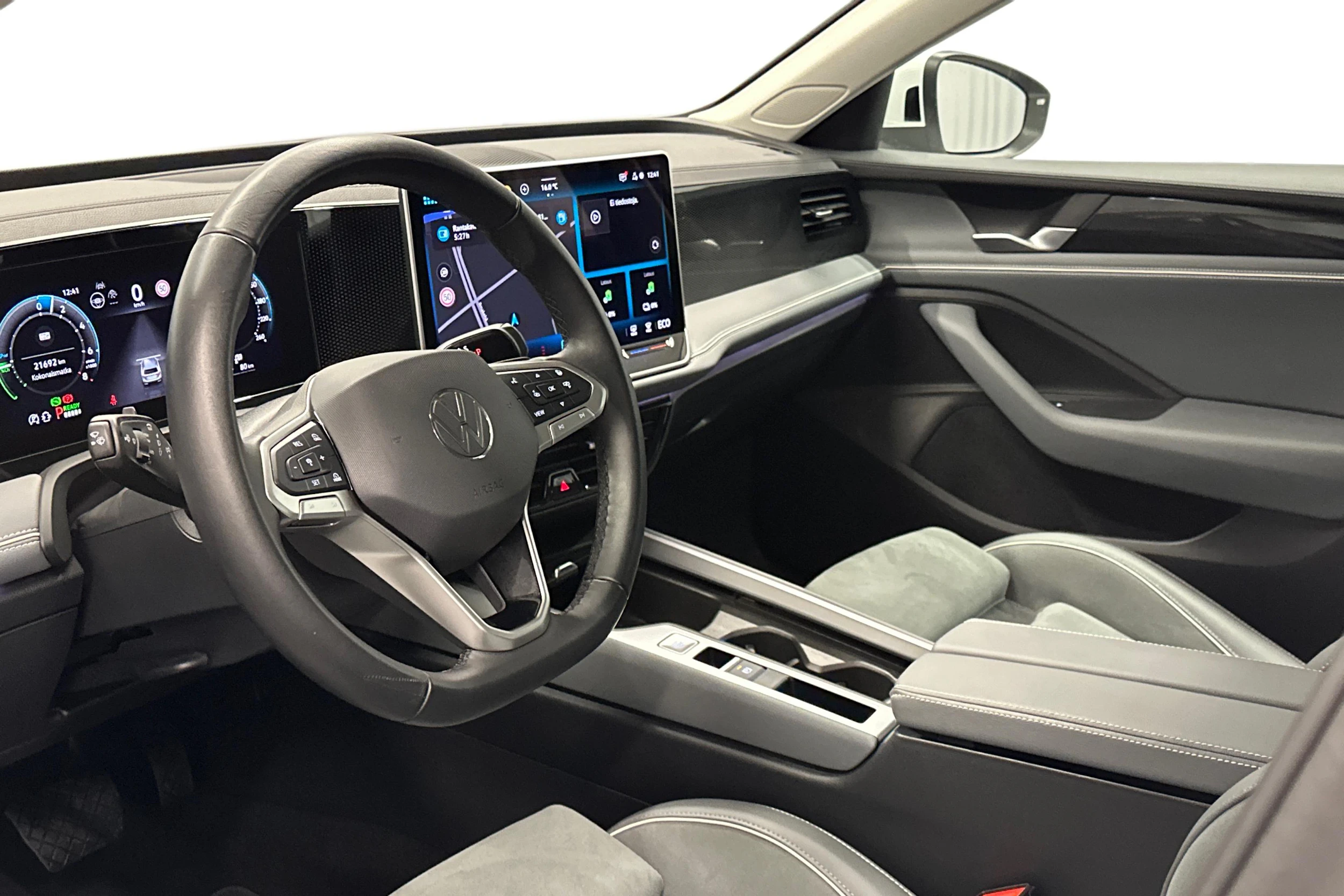 valkoinen Volkswagen Passat 2025 kuva 8.