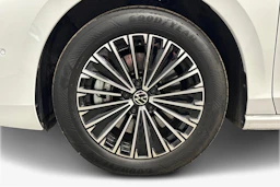 valkoinen Volkswagen Passat 2025 kuva 12.