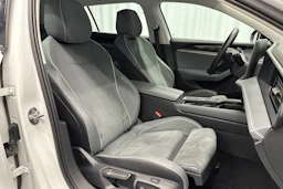 valkoinen Volkswagen Passat 2025 kuva 15.