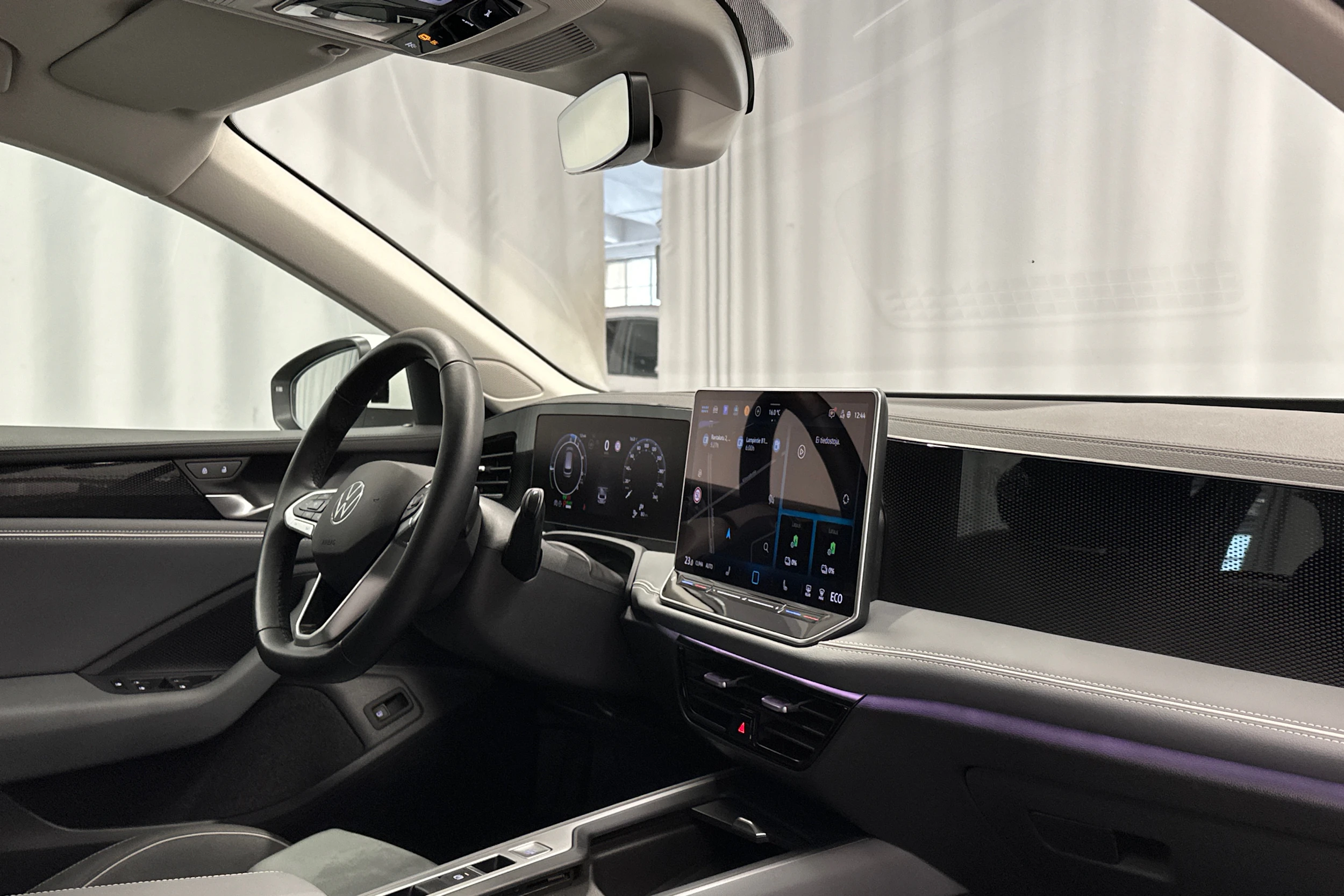 valkoinen Volkswagen Passat 2025 kuva 16.