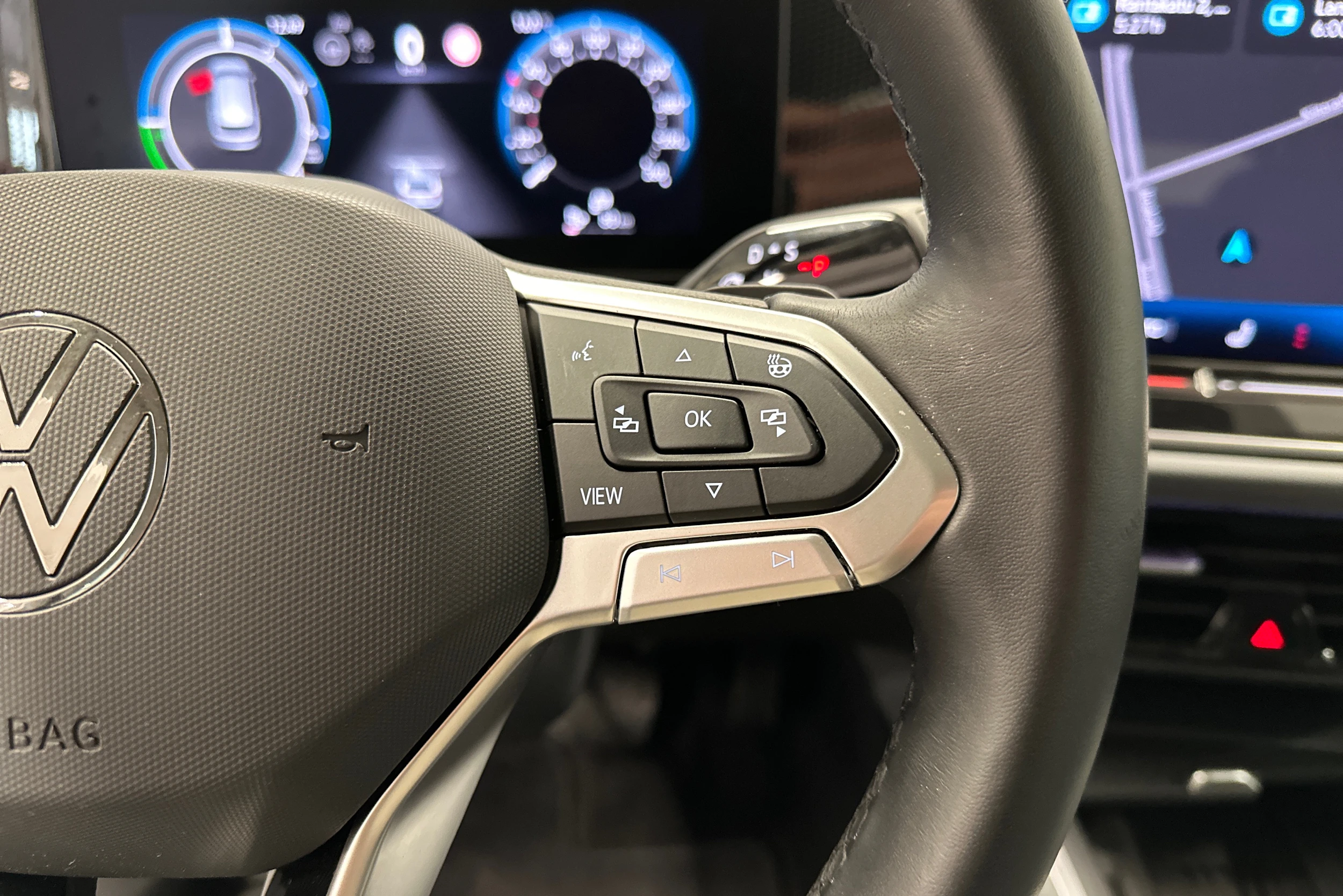valkoinen Volkswagen Passat 2025 kuva 19.