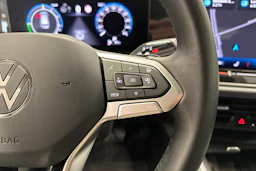 valkoinen Volkswagen Passat 2025 kuva 19.