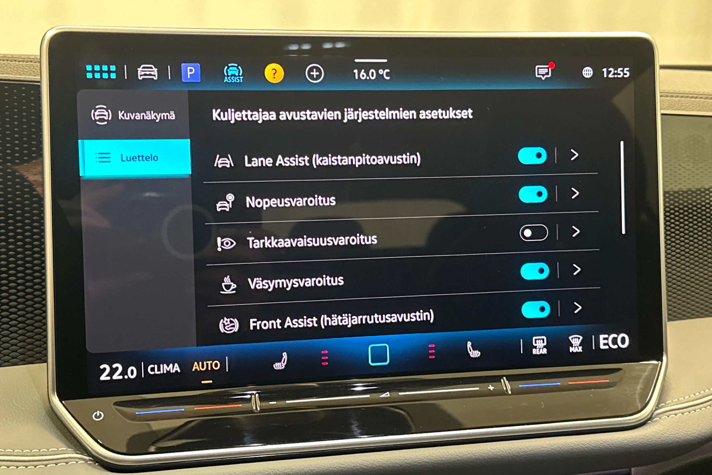 valkoinen Volkswagen Passat 2025 kuva 26.