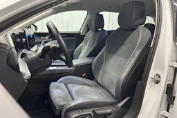 valkoinen Volkswagen Passat 2025 kuva 30.
