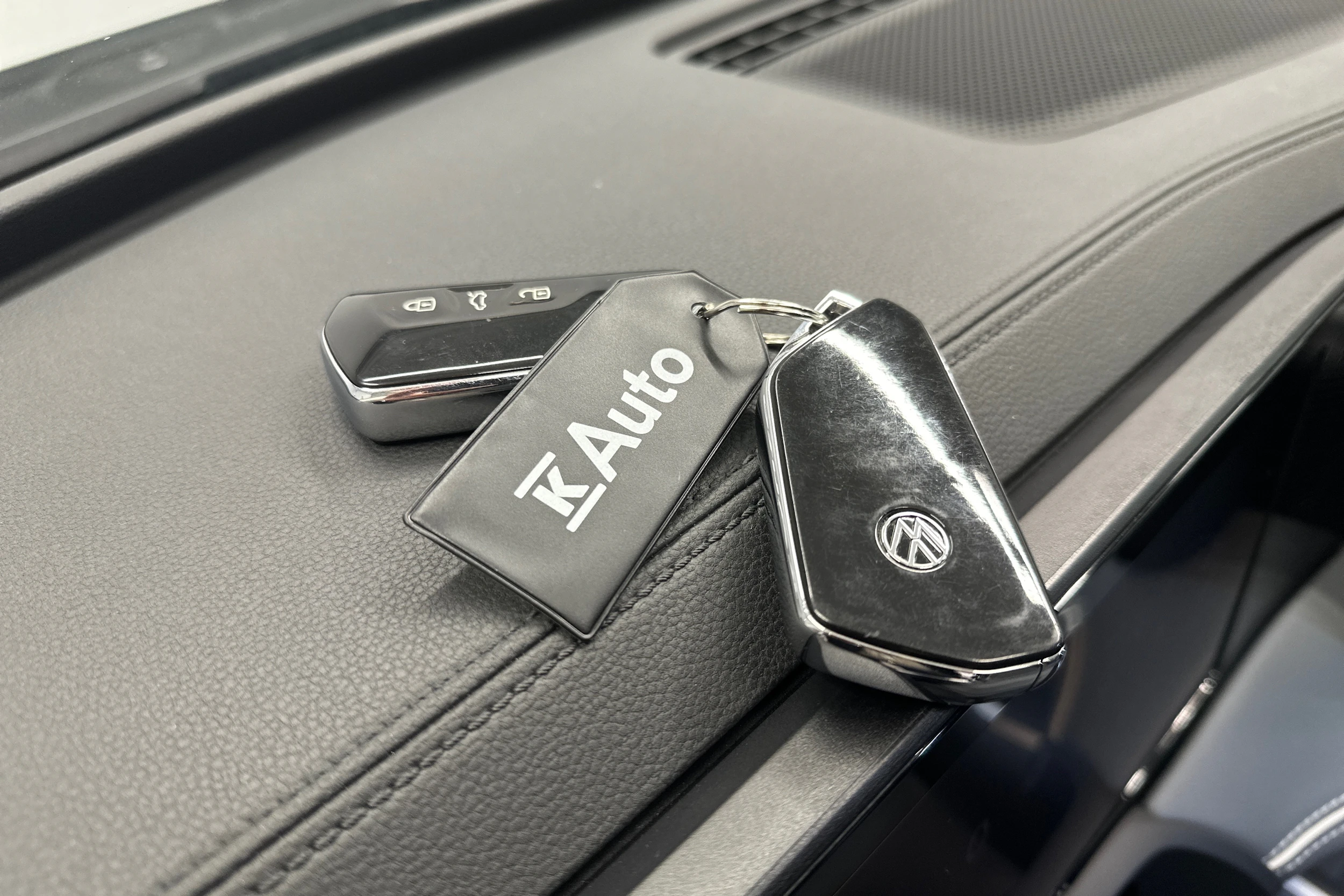valkoinen Volkswagen Passat 2025 kuva 33.