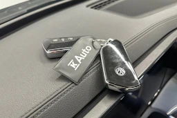 valkoinen Volkswagen Passat 2025 kuva 33.