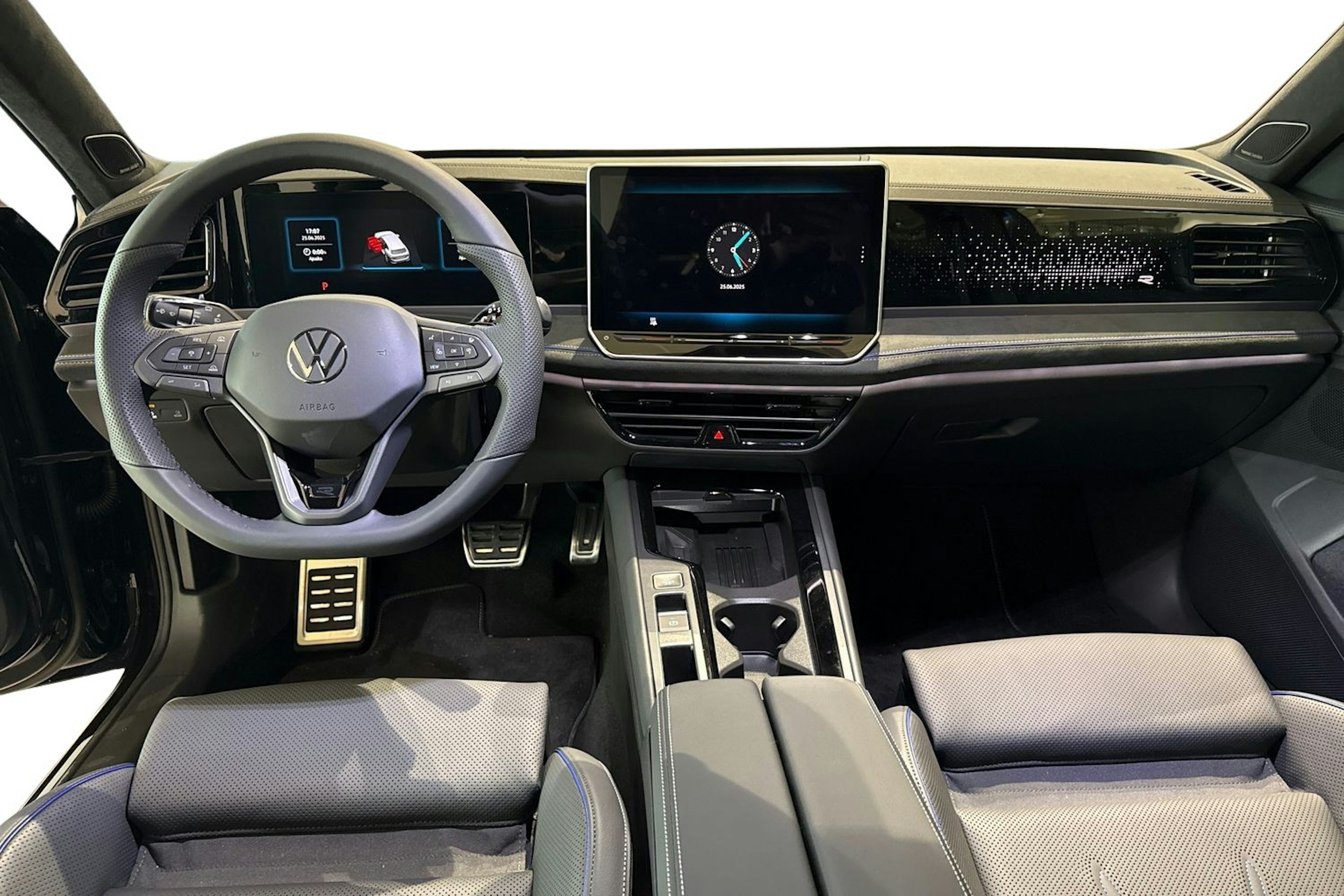 musta Volkswagen Passat 2025 kuva 7.
