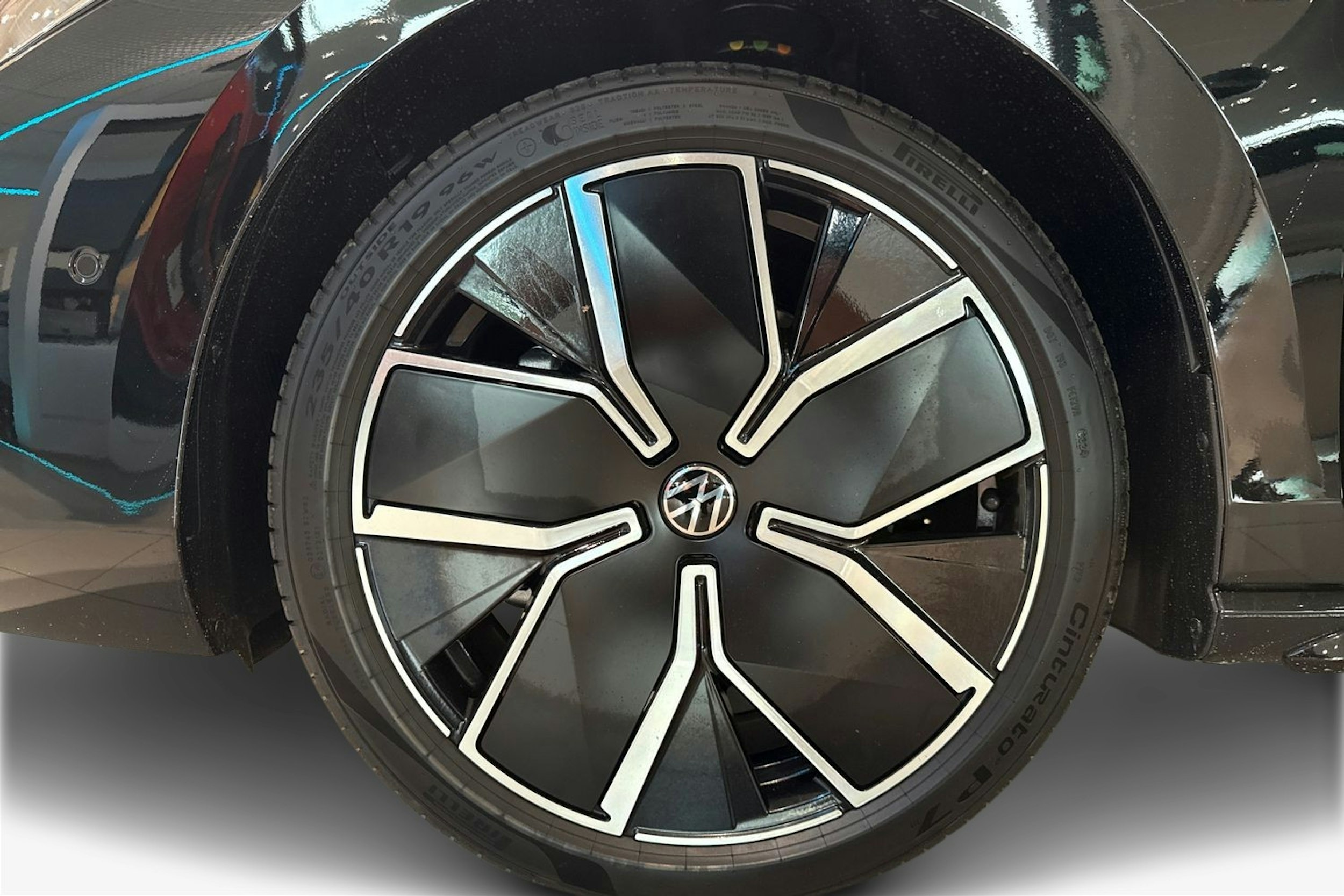 musta Volkswagen Passat 2025 kuva 9.