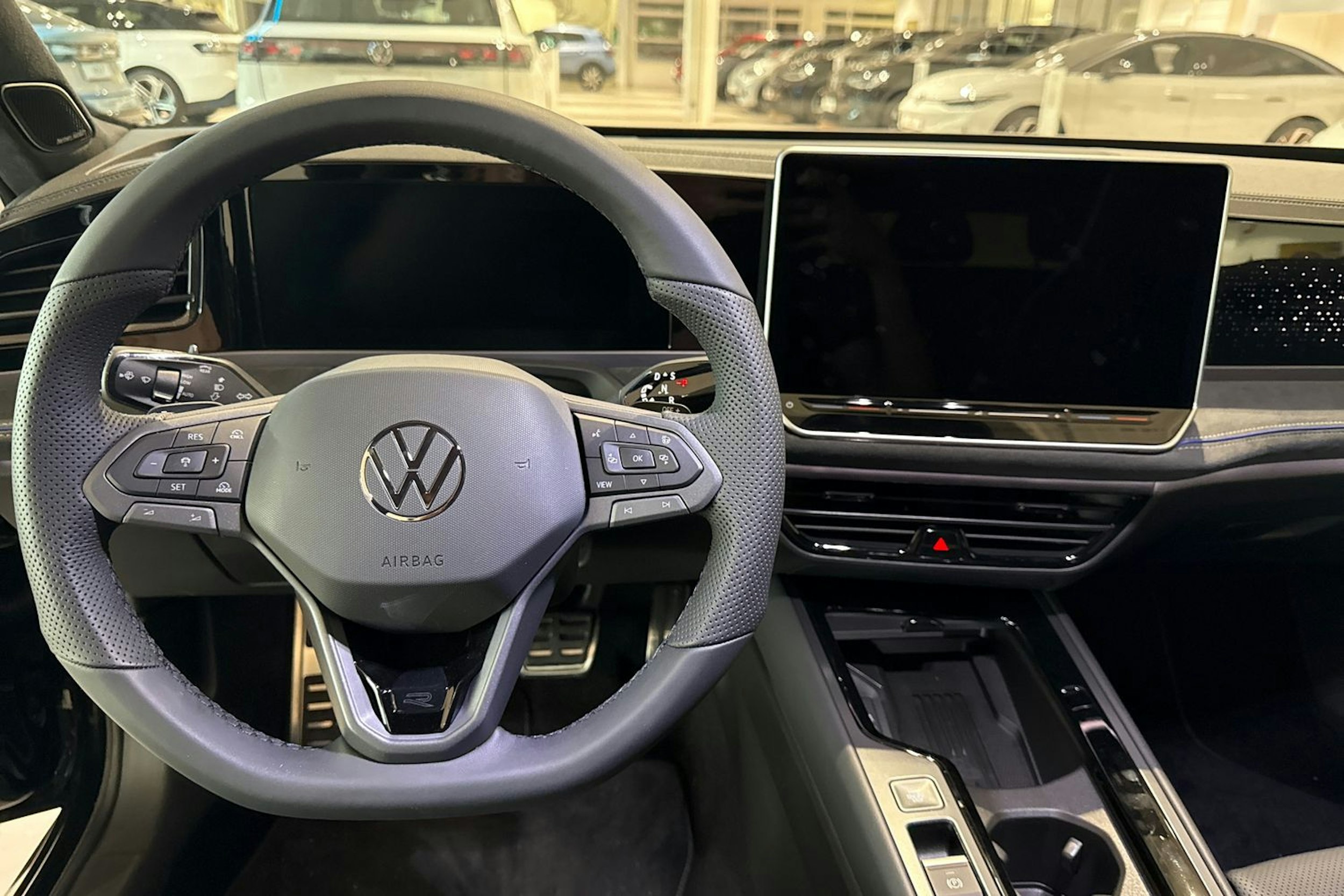 musta Volkswagen Passat 2025 kuva 15.