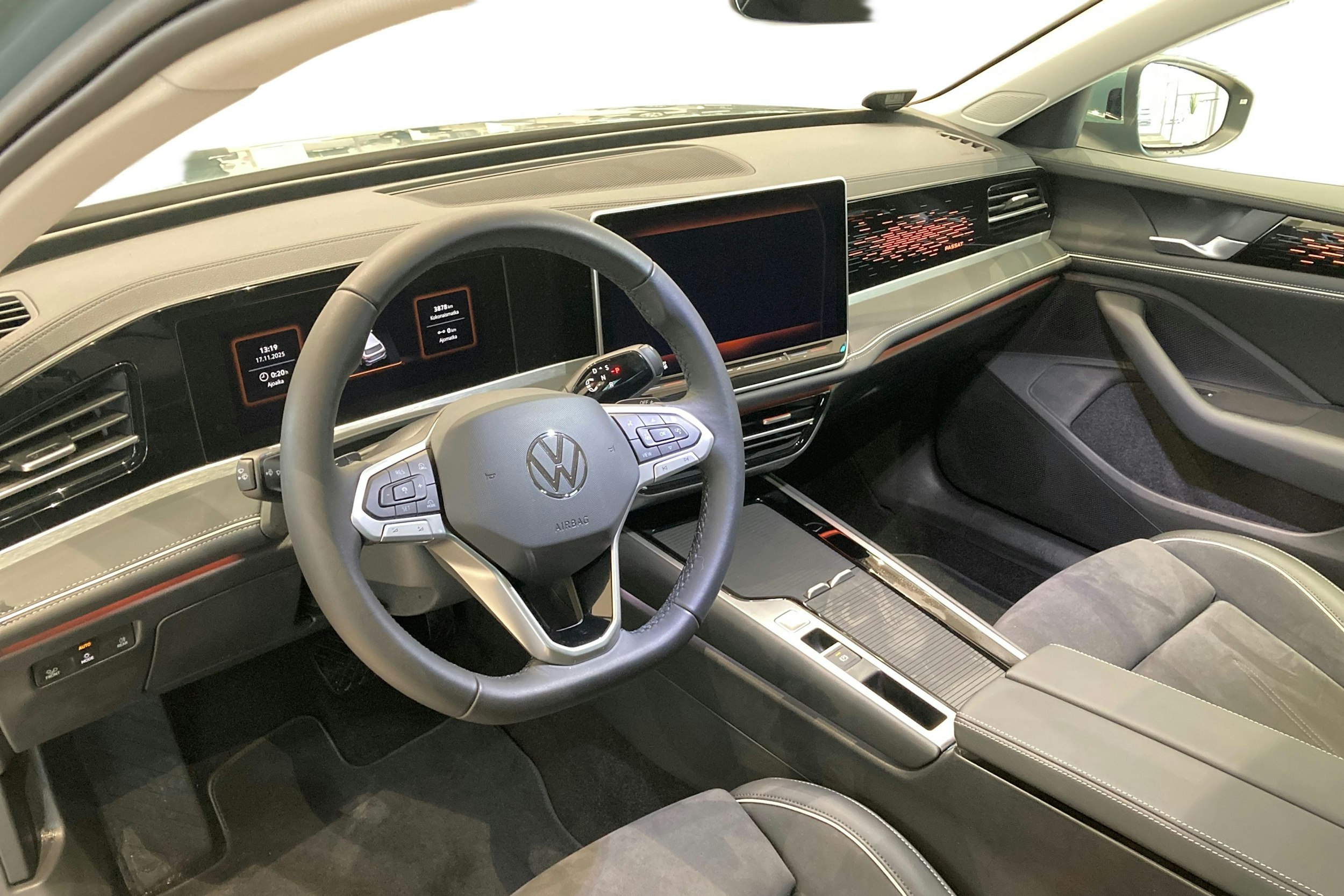vihreä Volkswagen Passat 2025 kuva 6.