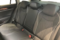 vihreä Volkswagen Passat 2025 kuva 8.