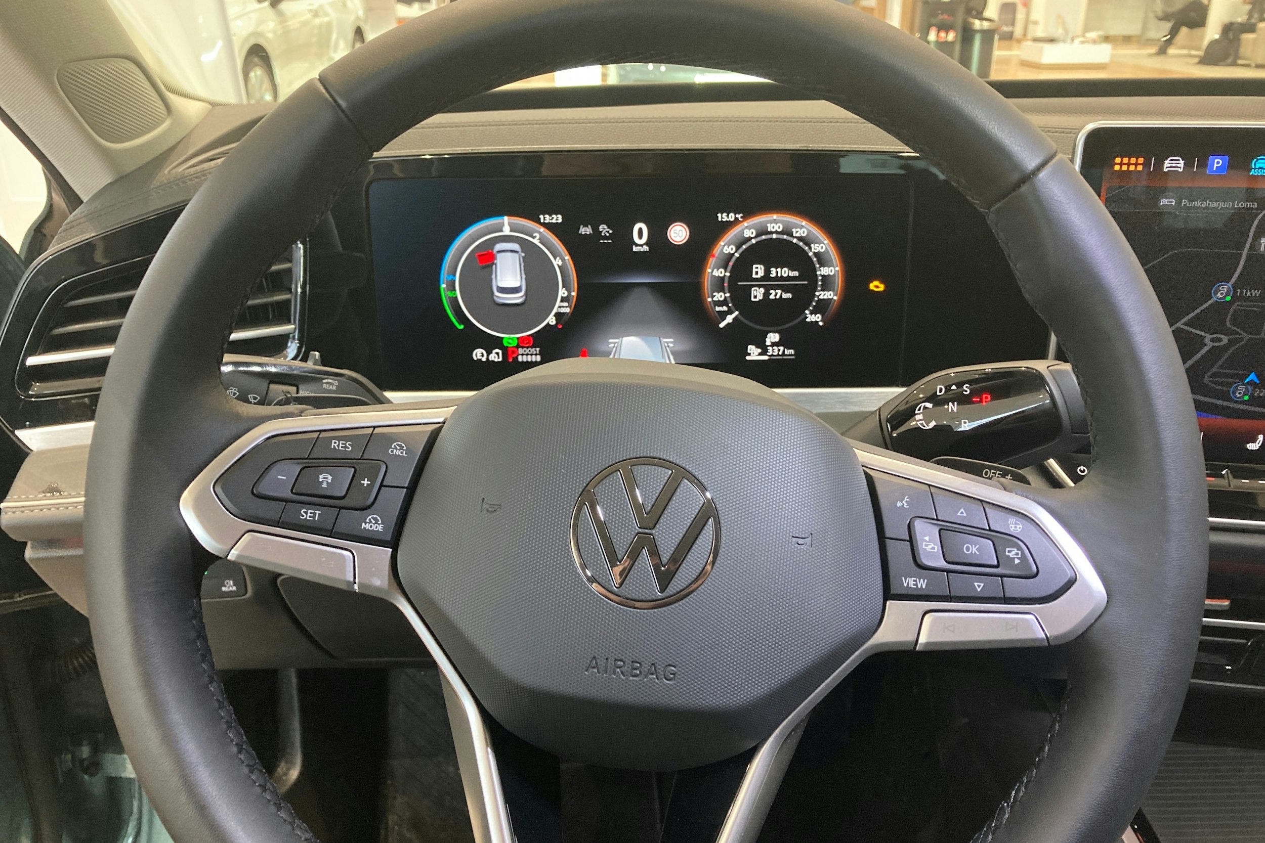 vihreä Volkswagen Passat 2025 kuva 14.