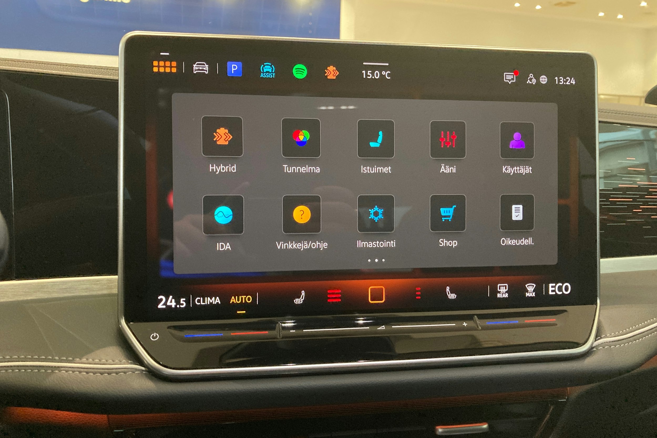 vihreä Volkswagen Passat 2025 kuva 16.