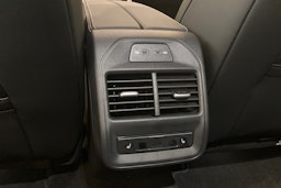 vihreä Volkswagen Passat 2025 kuva 18.