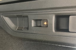 vihreä Volkswagen Passat 2025 kuva 20.