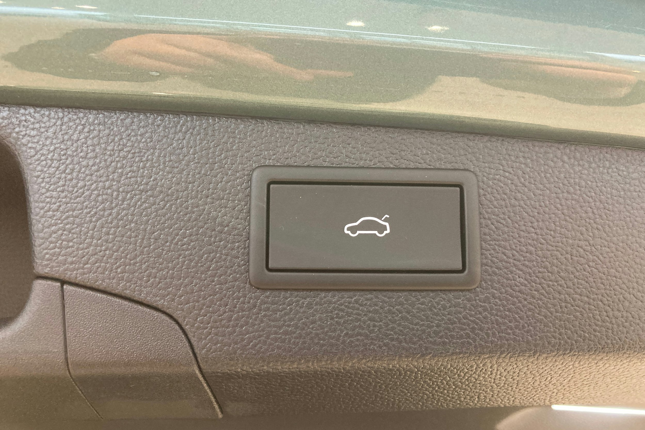 vihreä Volkswagen Passat 2025 kuva 22.