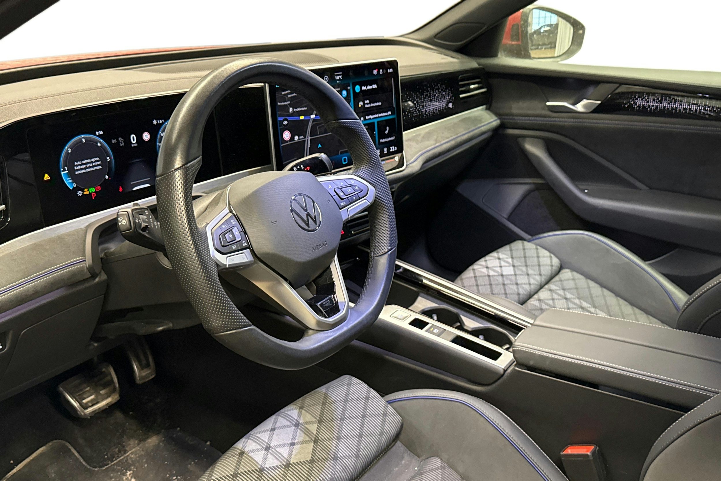 punainen Volkswagen Passat 2025 kuva 3.