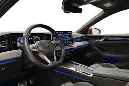 punainen Volkswagen Passat 2025 kuva 6.