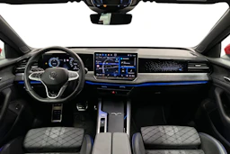 punainen Volkswagen Passat 2025 kuva 7.