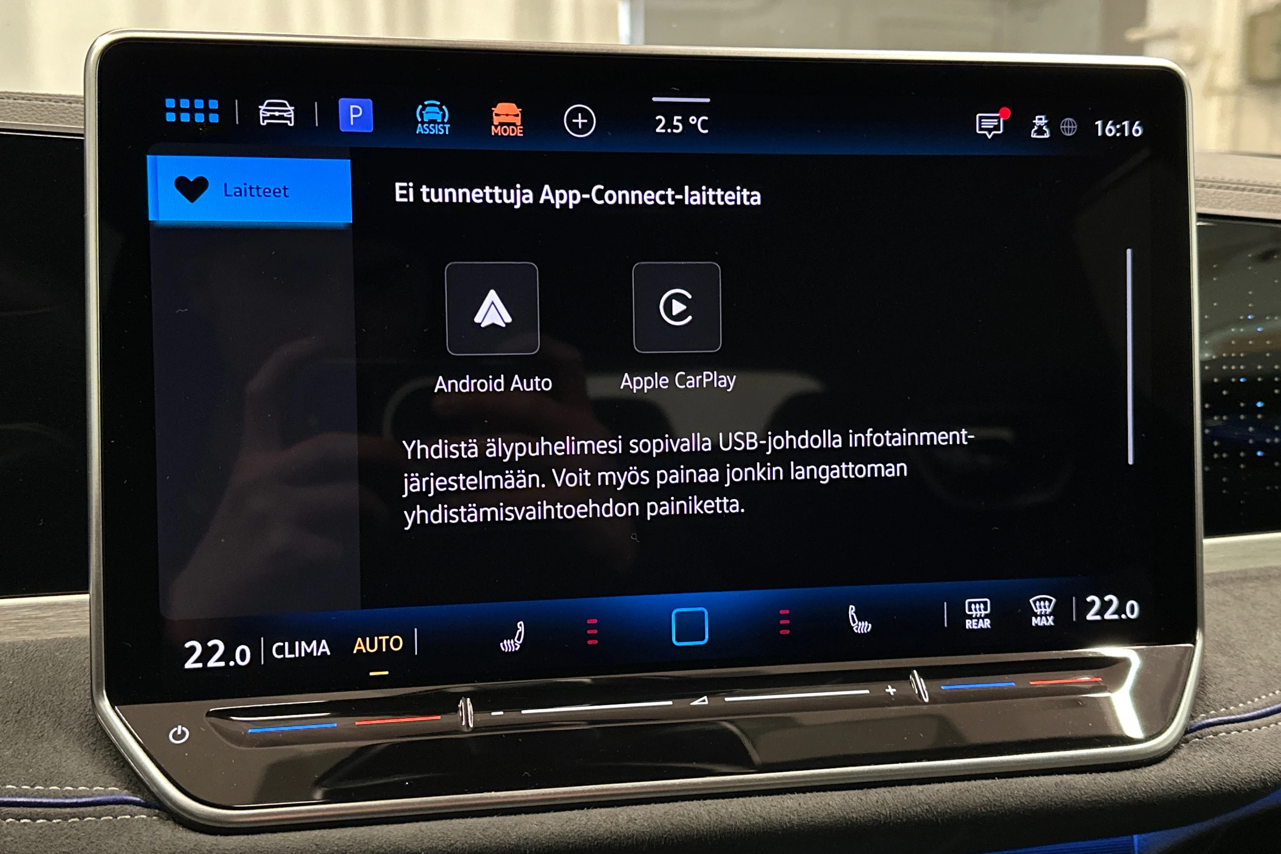 punainen Volkswagen Passat 2025 kuva 21.