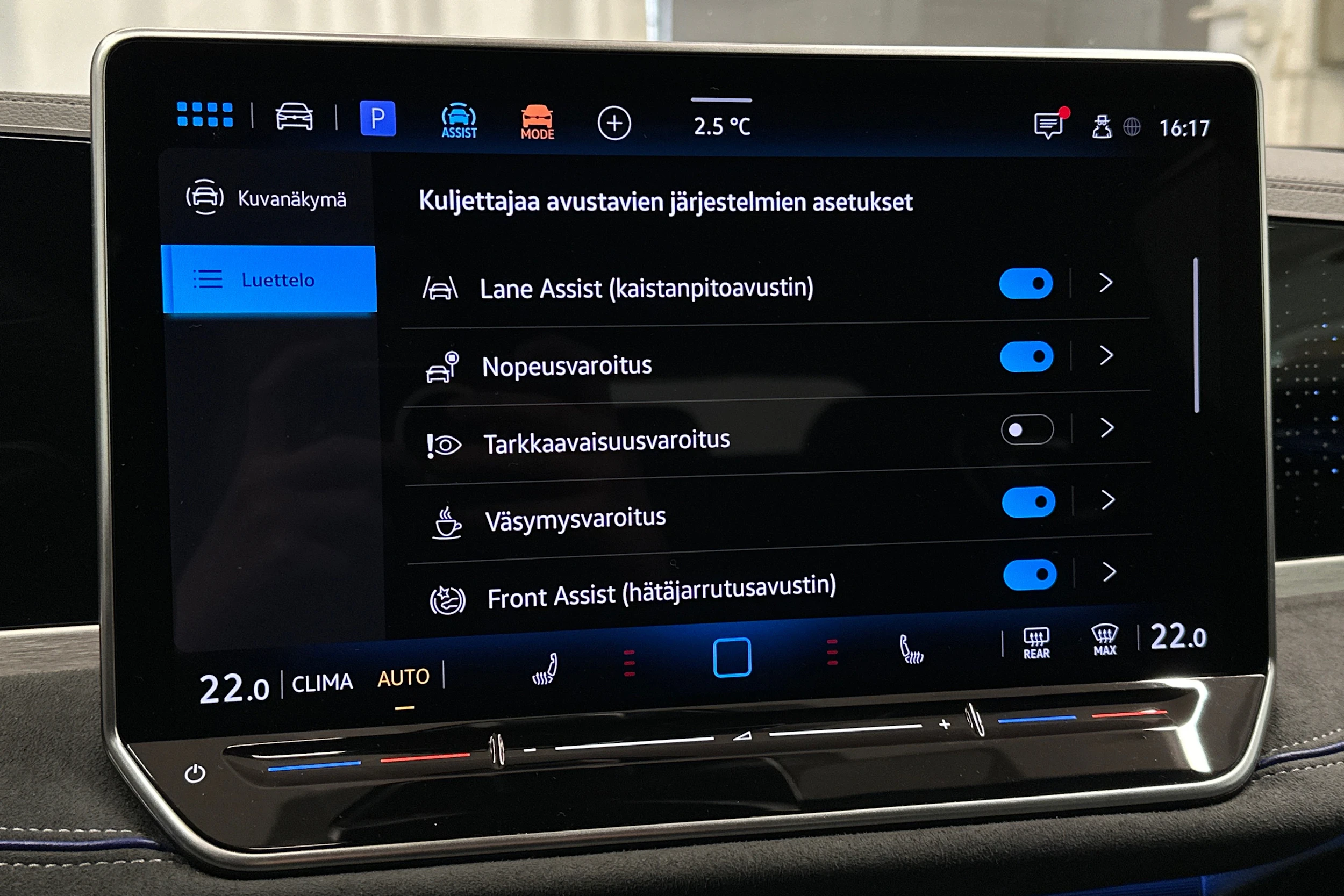 punainen Volkswagen Passat 2025 kuva 23.