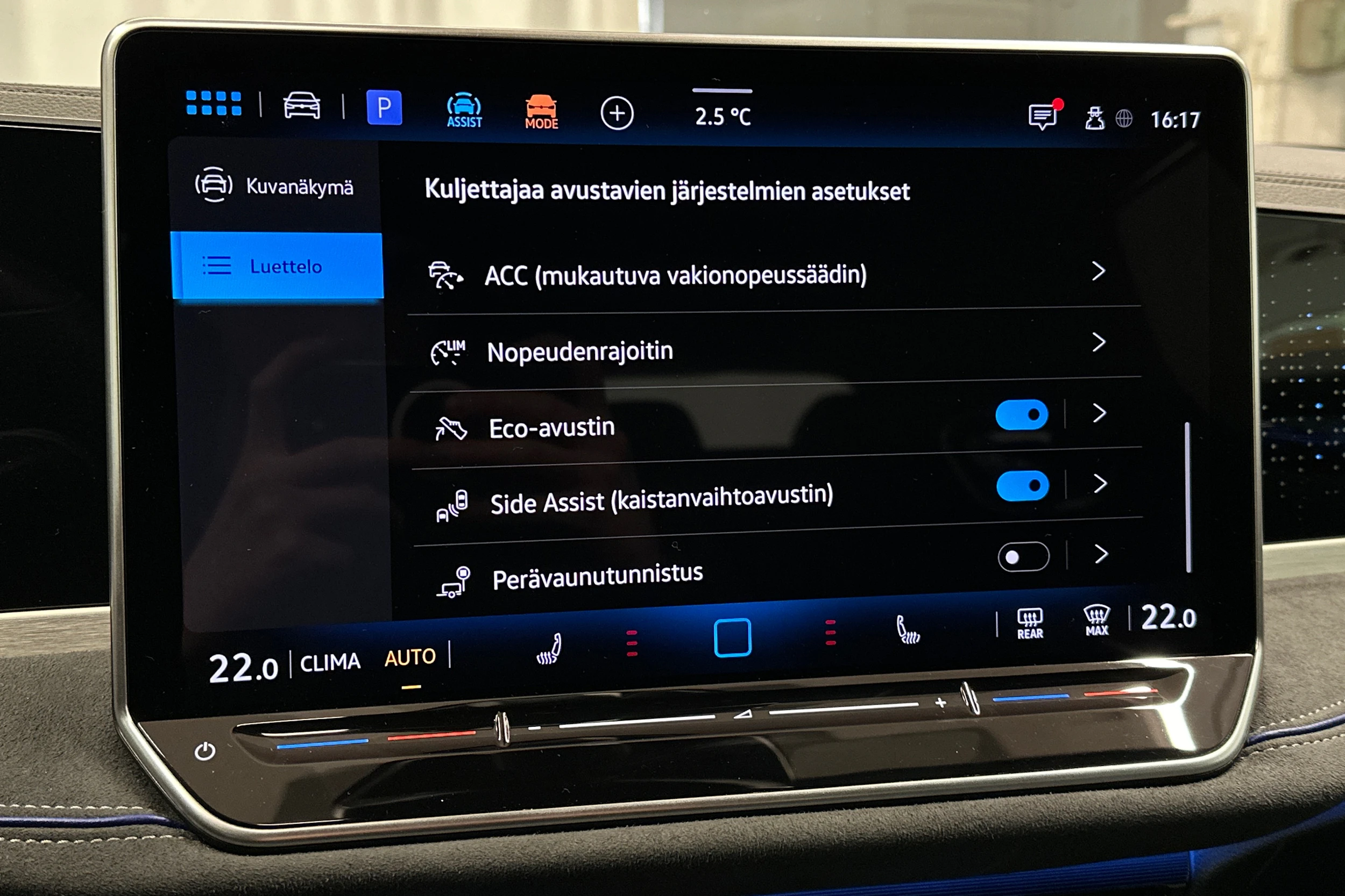 punainen Volkswagen Passat 2025 kuva 24.