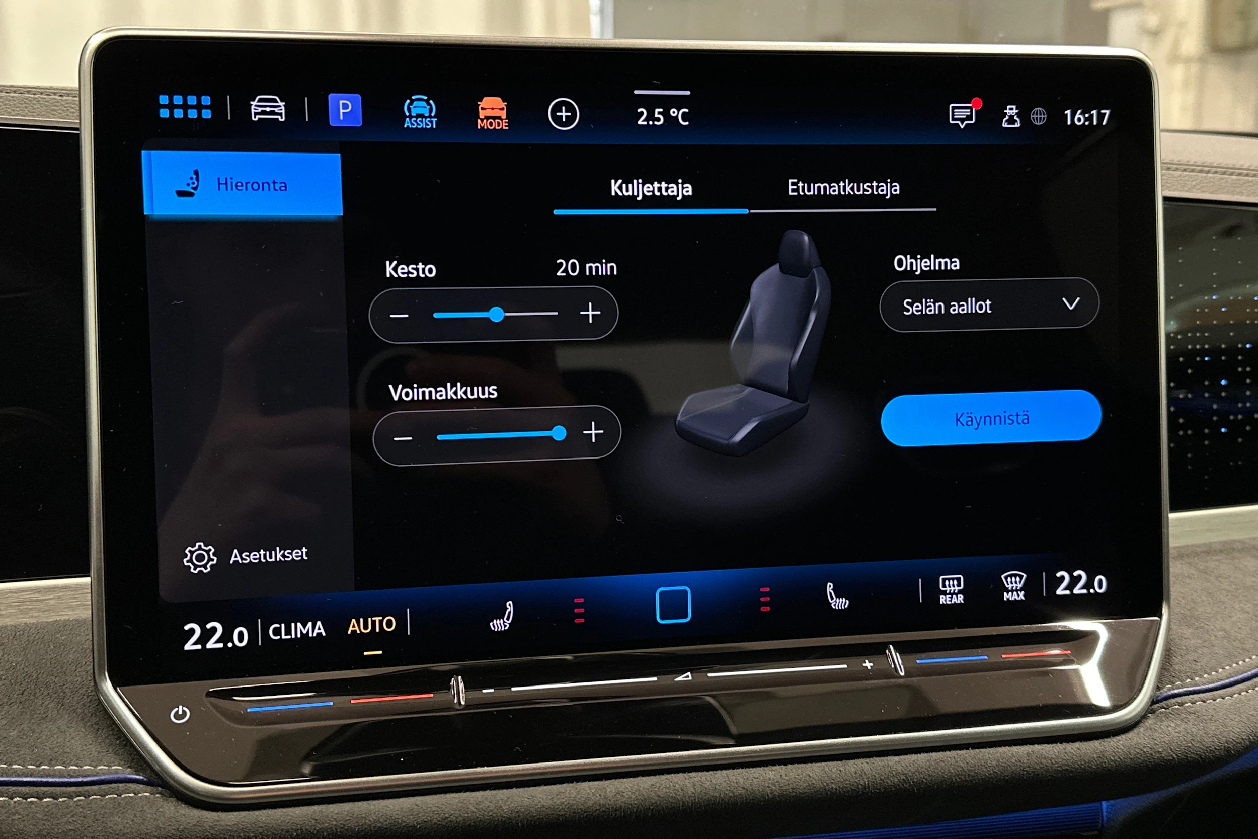 punainen Volkswagen Passat 2025 kuva 26.