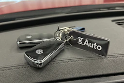 punainen Volkswagen Passat 2025 kuva 29.