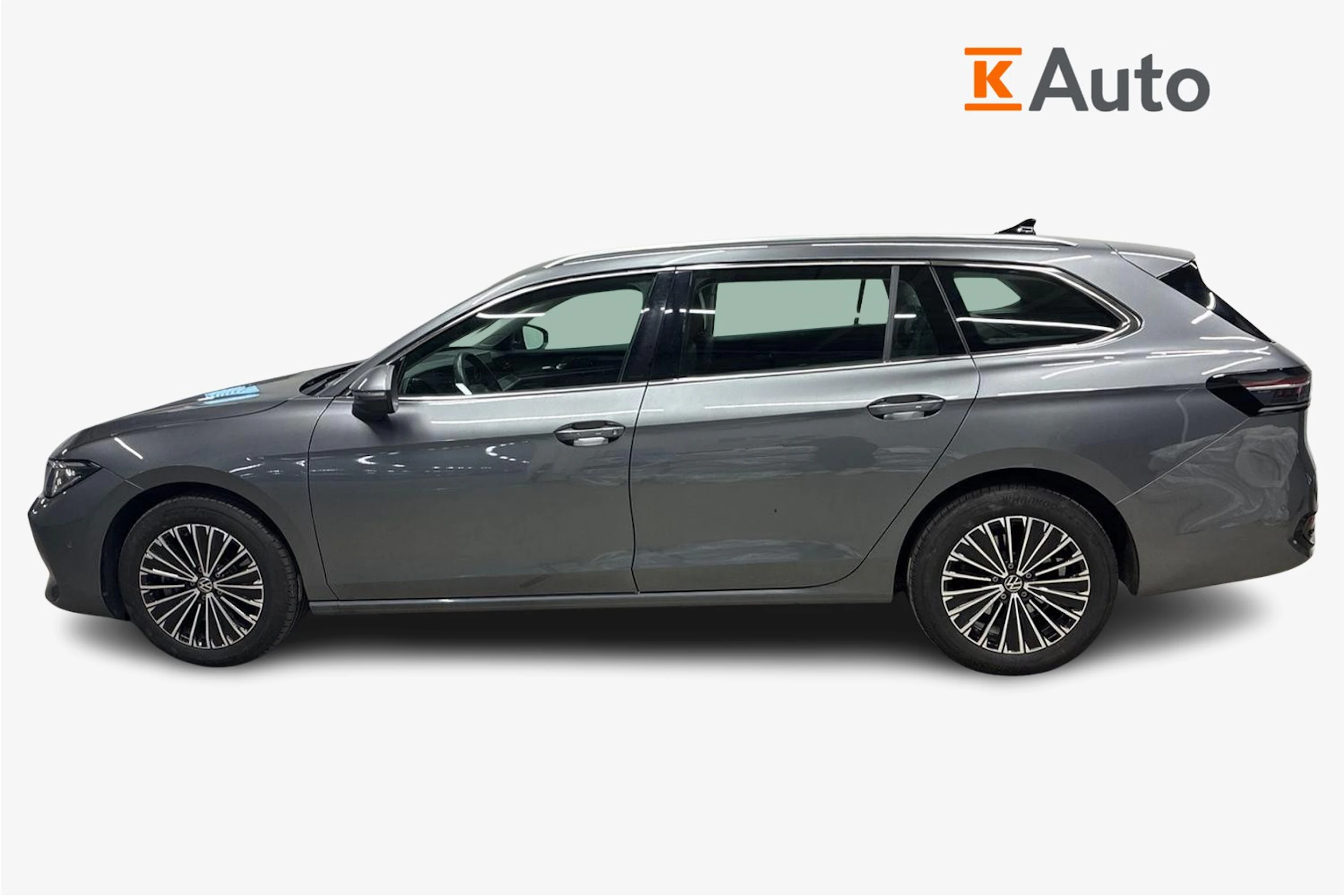 harmaa Volkswagen Passat 2025 kuva 7.
