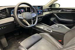 harmaa Volkswagen Passat 2025 kuva 8.
