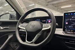harmaa Volkswagen Passat 2025 kuva 16.