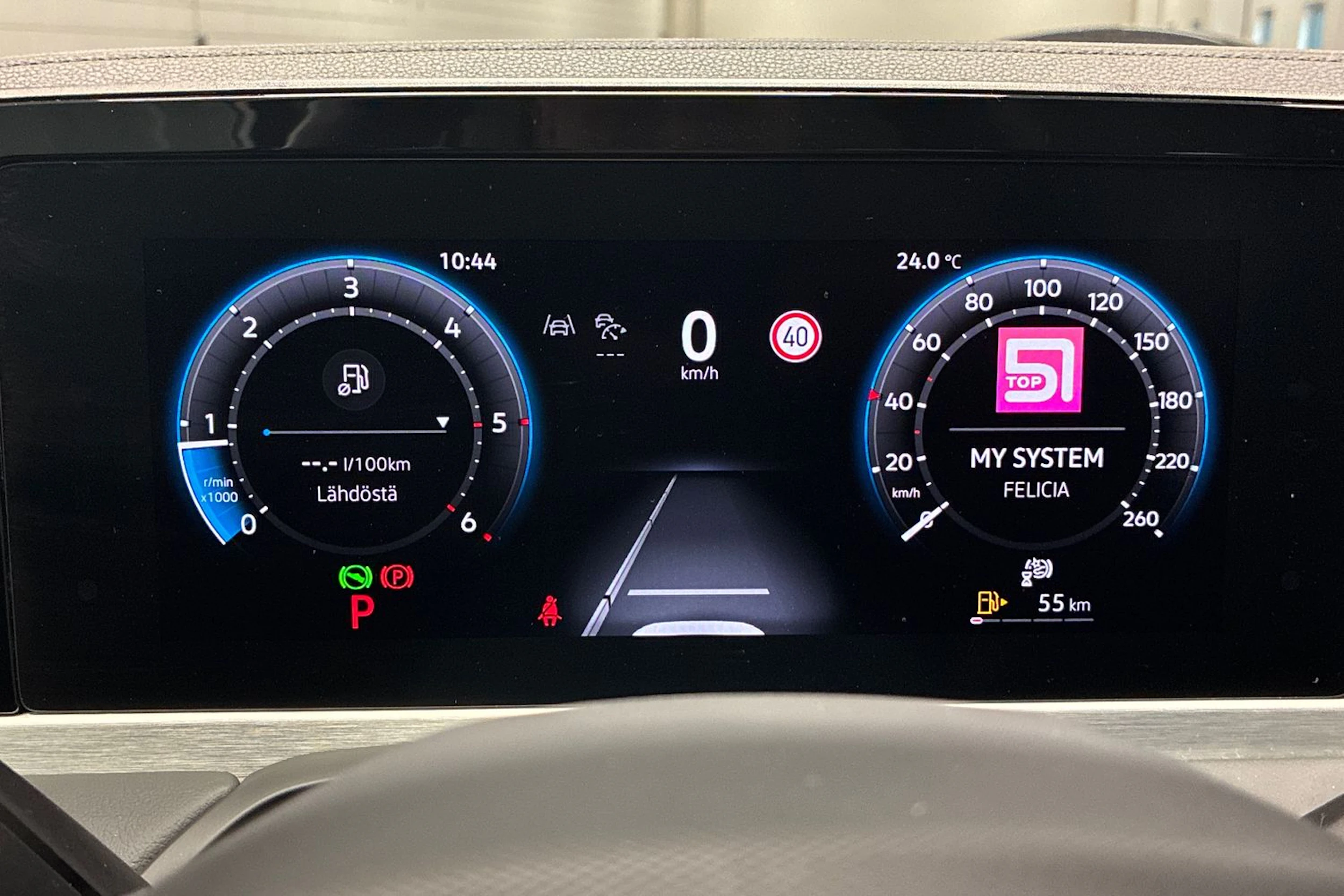 harmaa Volkswagen Passat 2025 kuva 17.