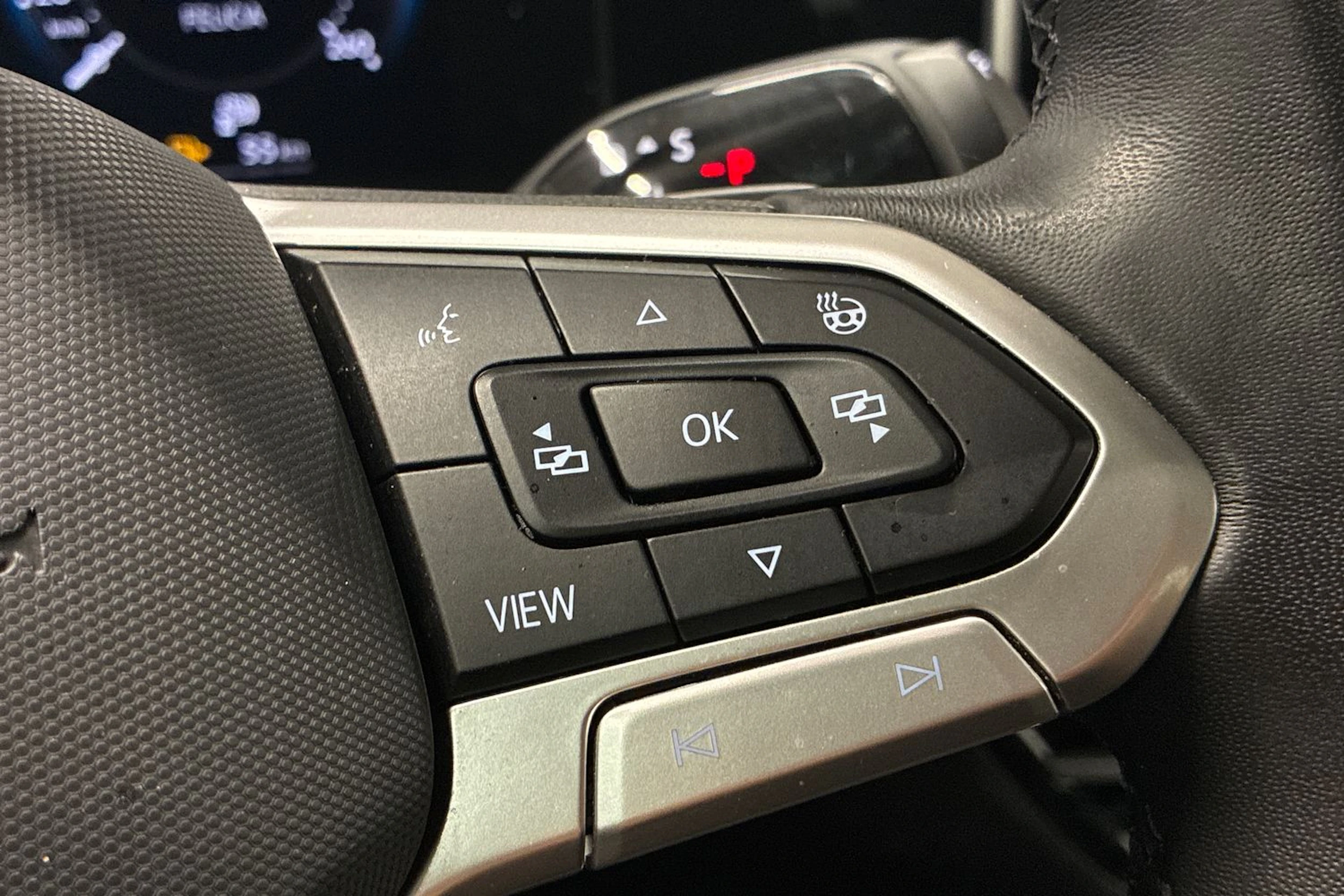 harmaa Volkswagen Passat 2025 kuva 19.