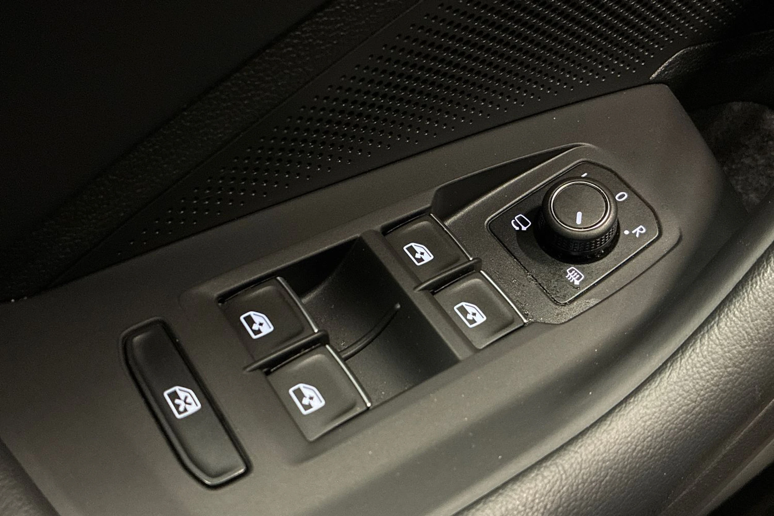 harmaa Volkswagen Passat 2025 kuva 21.