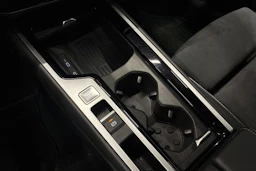 harmaa Volkswagen Passat 2025 kuva 22.