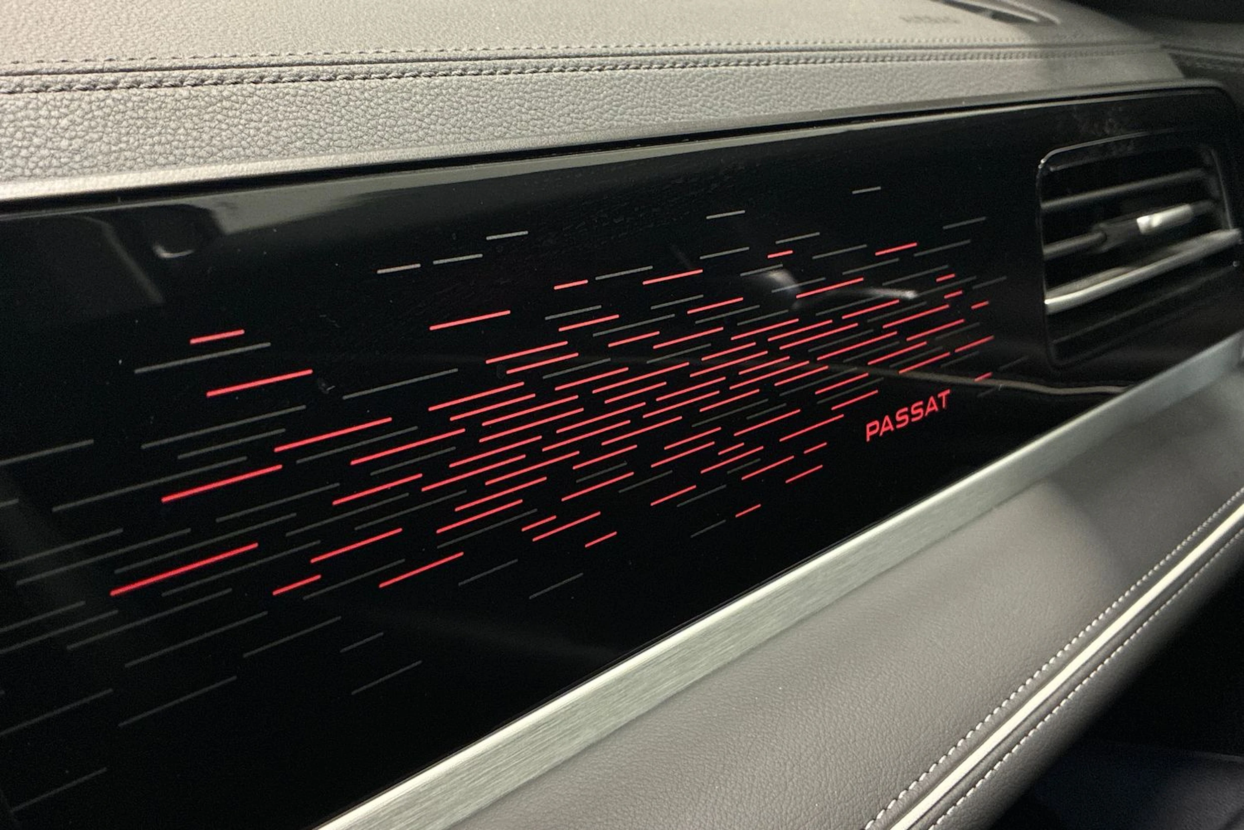 harmaa Volkswagen Passat 2025 kuva 28.