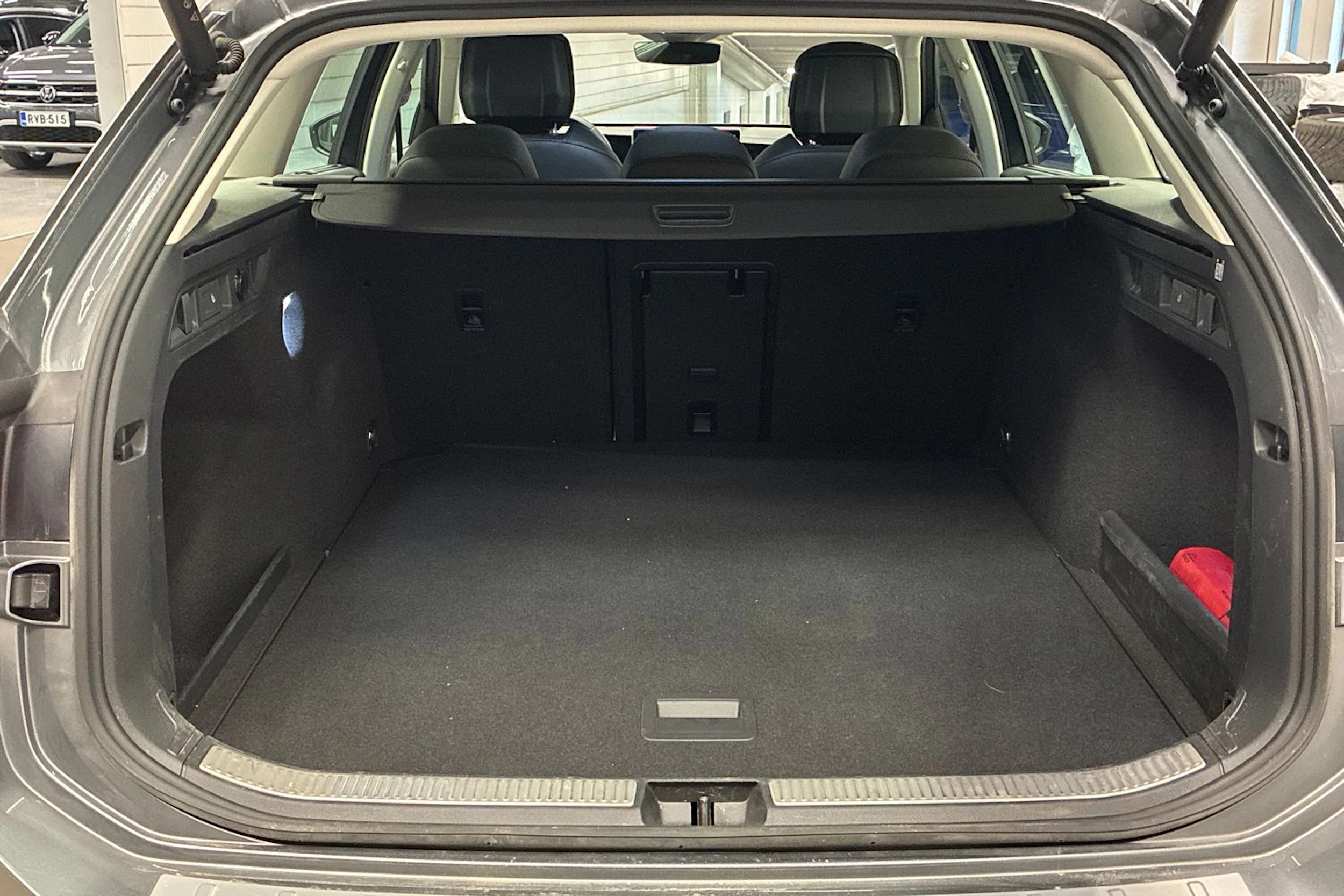 harmaa Volkswagen Passat 2025 kuva 29.