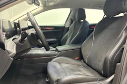 harmaa Volkswagen Passat 2025 kuva 32.