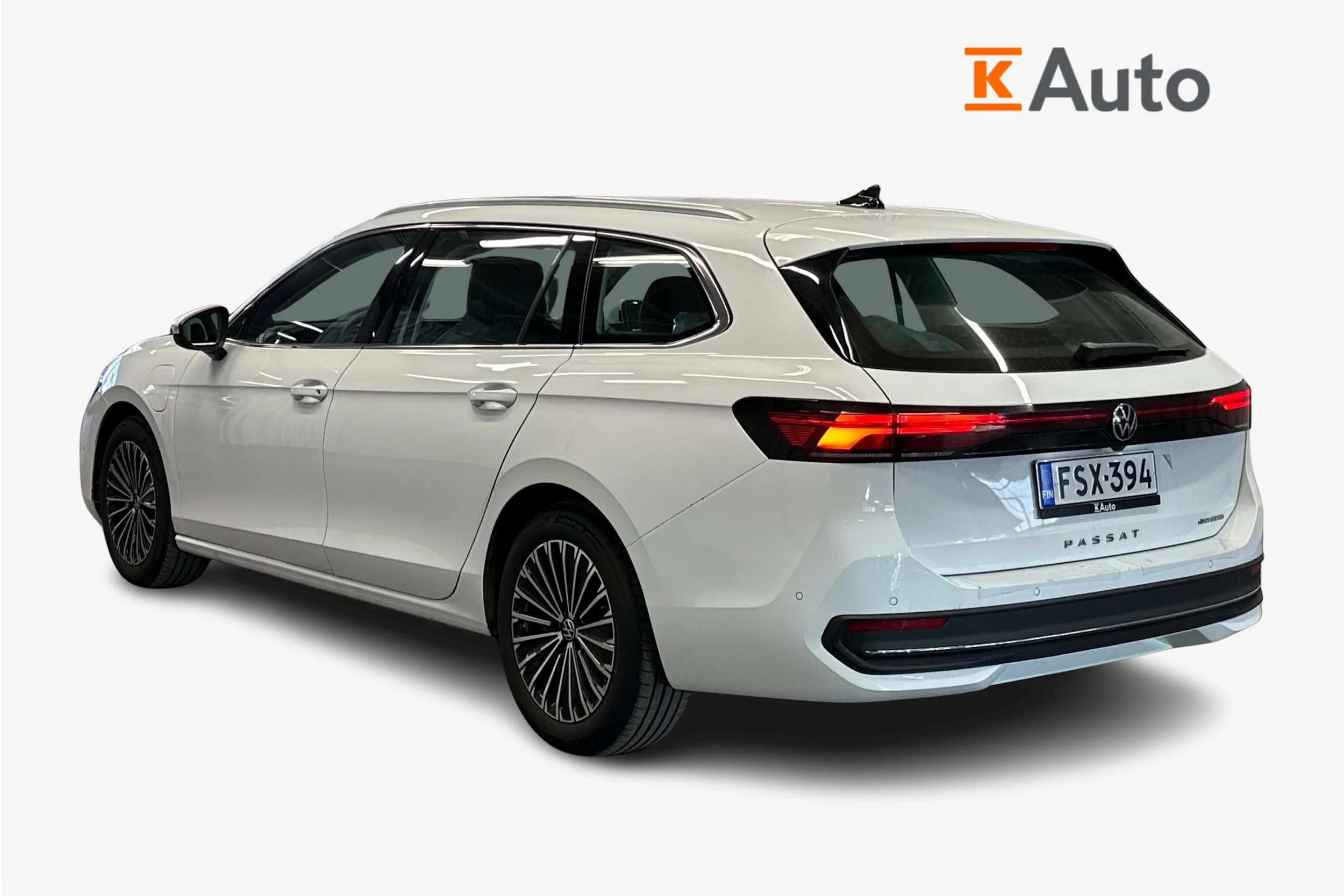valkoinen Volkswagen Passat 2025 kuva 2.