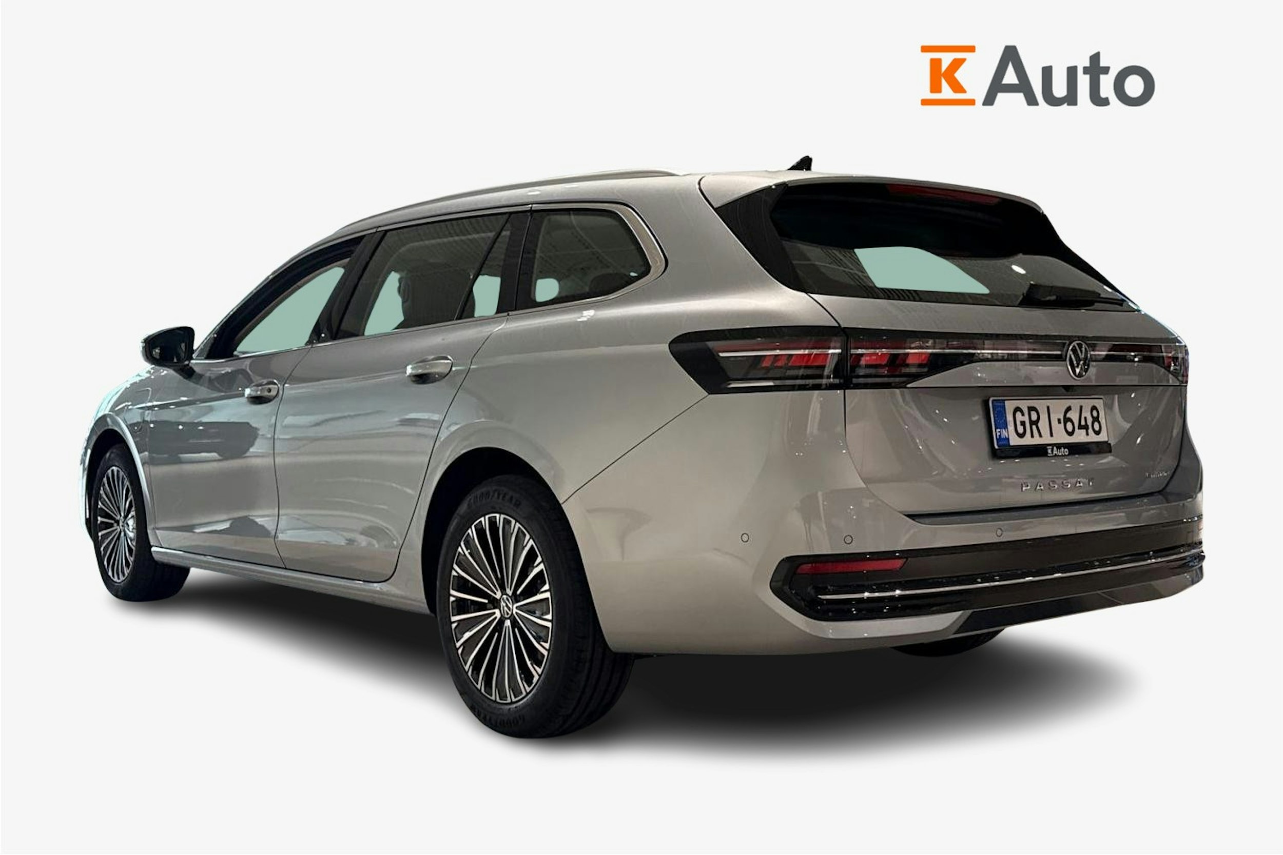 harmaa Volkswagen Passat 2025 kuva 2.