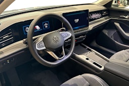 harmaa Volkswagen Passat 2025 kuva 6.