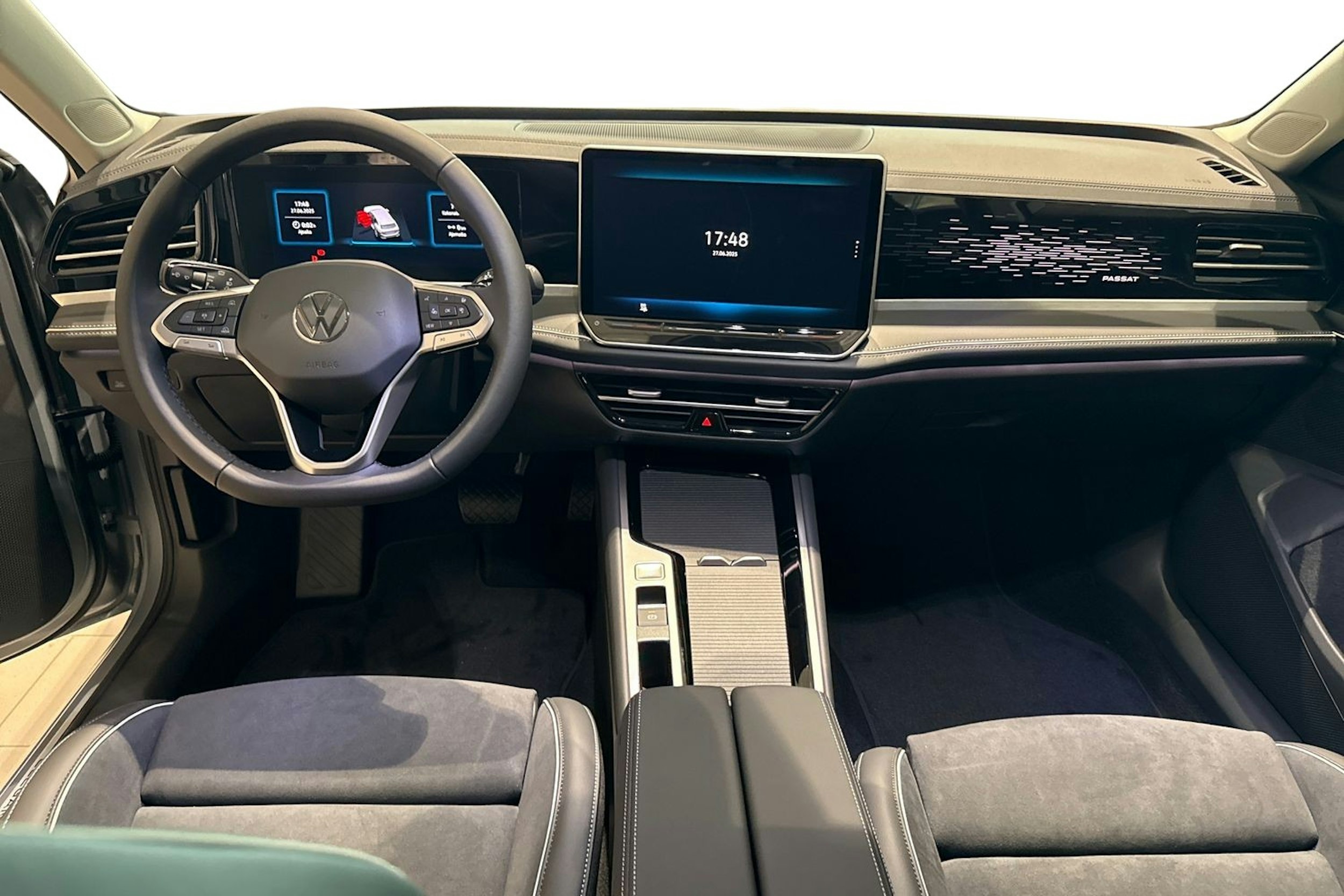 harmaa Volkswagen Passat 2025 kuva 7.