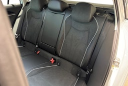 harmaa Volkswagen Passat 2025 kuva 8.