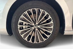 harmaa Volkswagen Passat 2025 kuva 9.