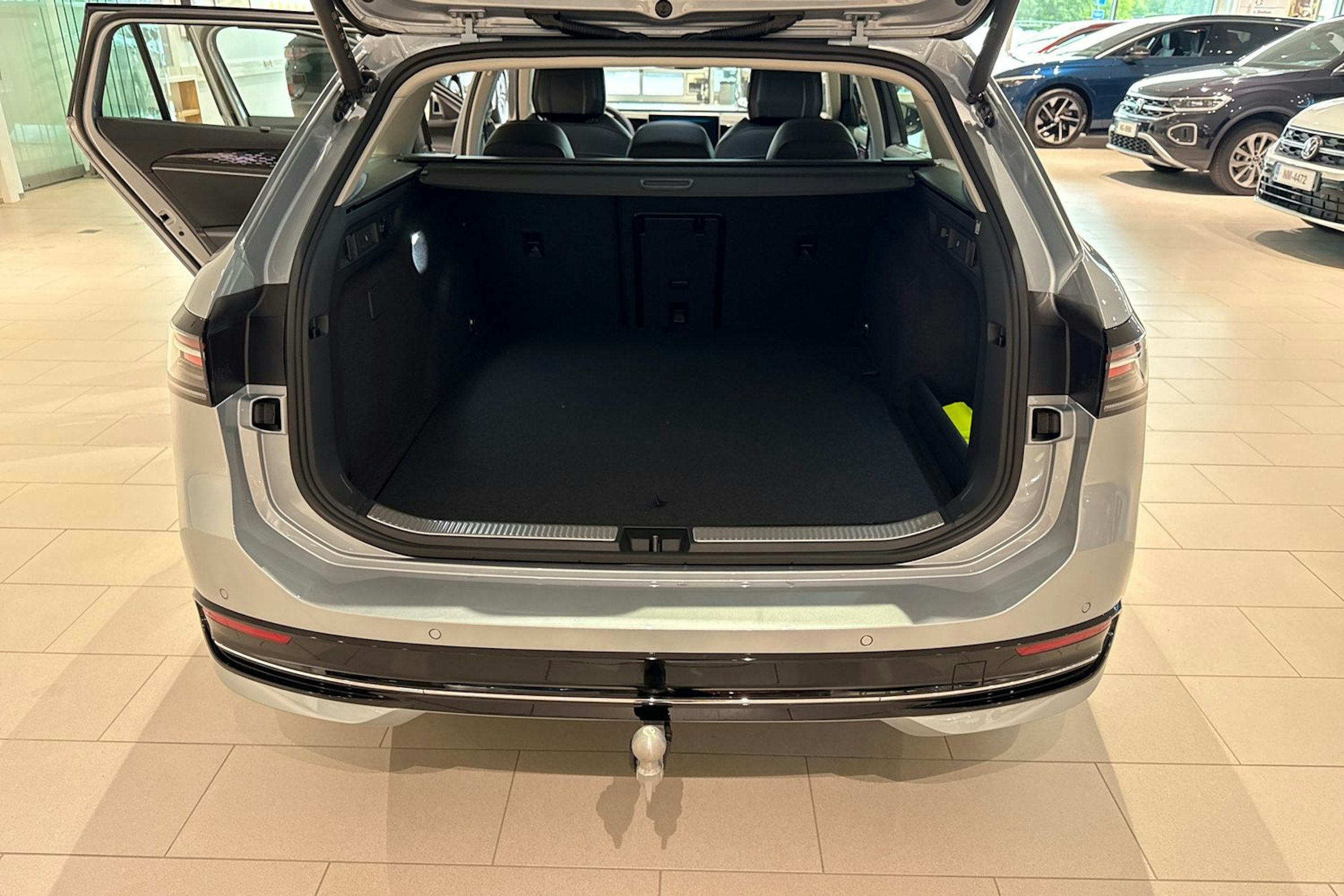 harmaa Volkswagen Passat 2025 kuva 13.